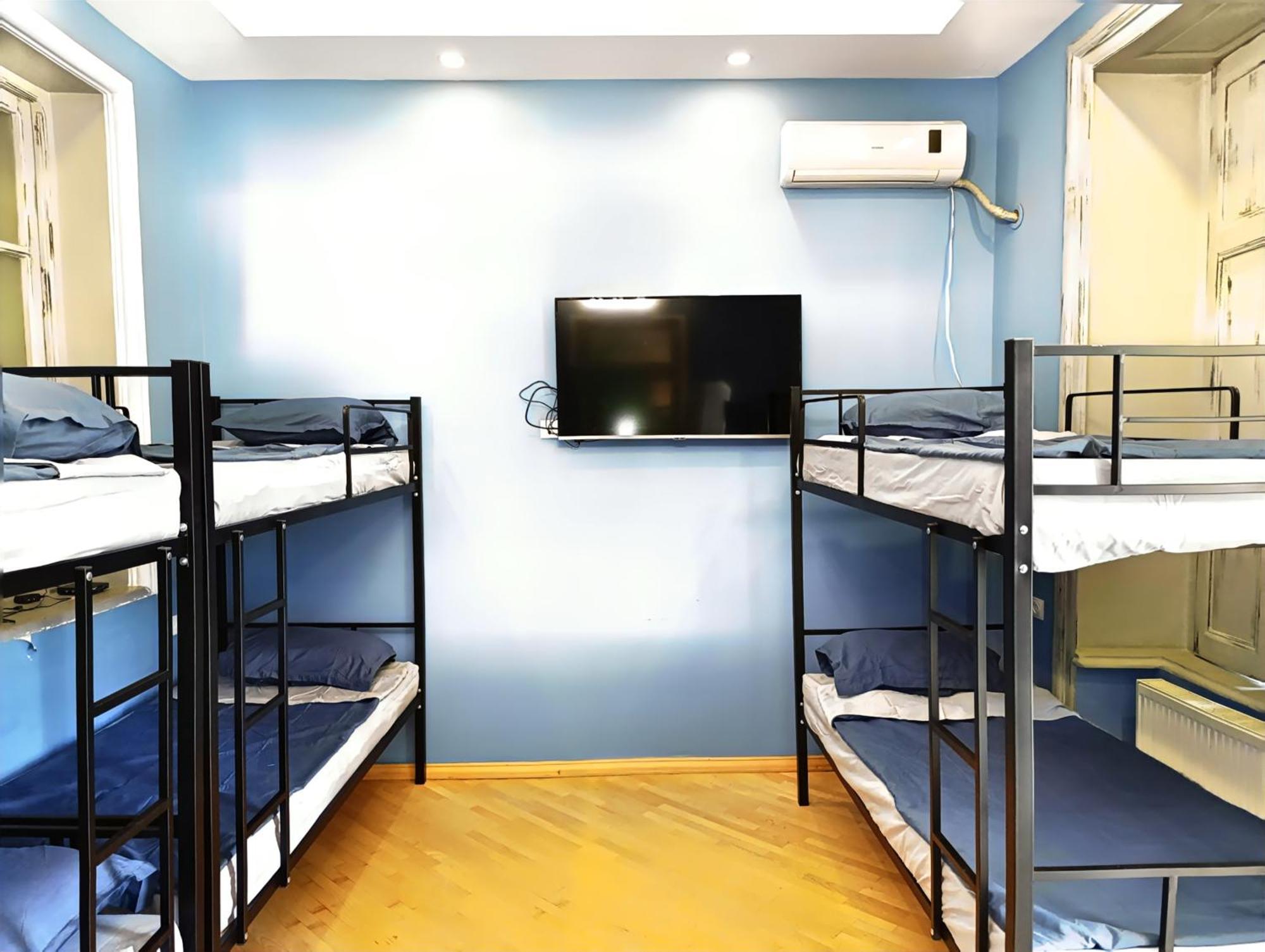 J Square Hostel Tbilisi Eksteriør bilde