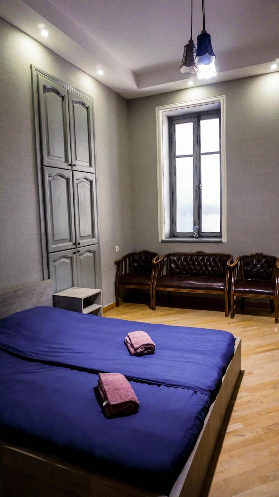 J Square Hostel Tbilisi Eksteriør bilde